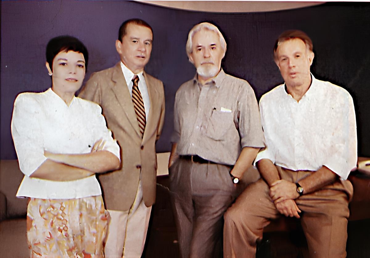 Jornalismo da Rede Manchete - Imagem Comentaristas e Apresentador do Edição Nacional - 1994