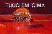 Logotipo de Tudo em Cima